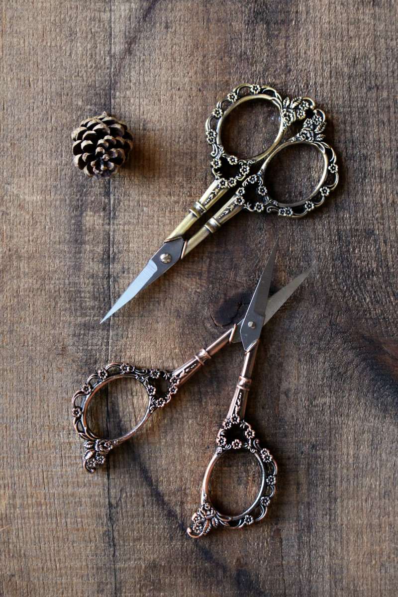 Victorian Scrollwork Scissors (Set of 3): Antique Gold